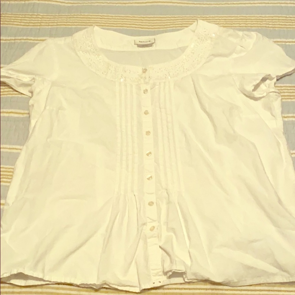 Can Heusen white pleeted top
